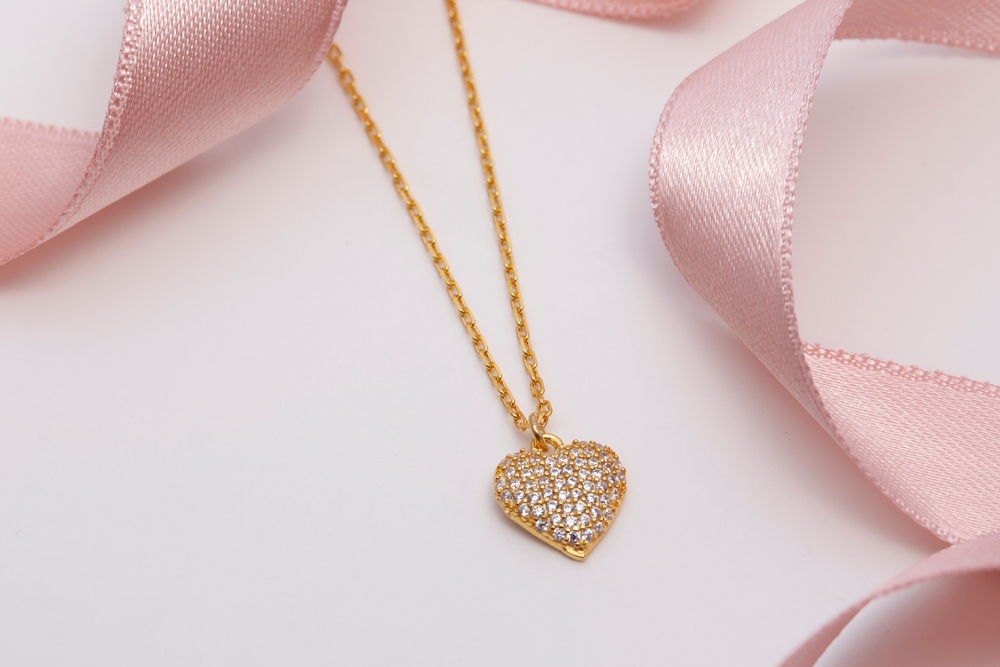 Buy 18k gold pendant for office wear