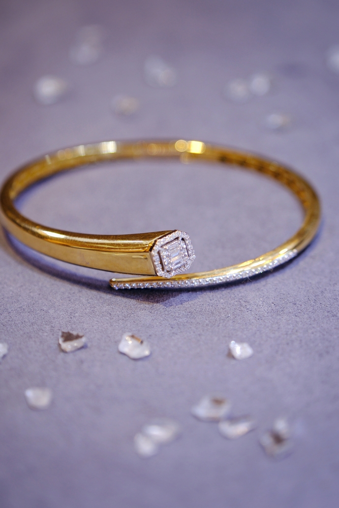 Buy simple gold bracelet for daily wear