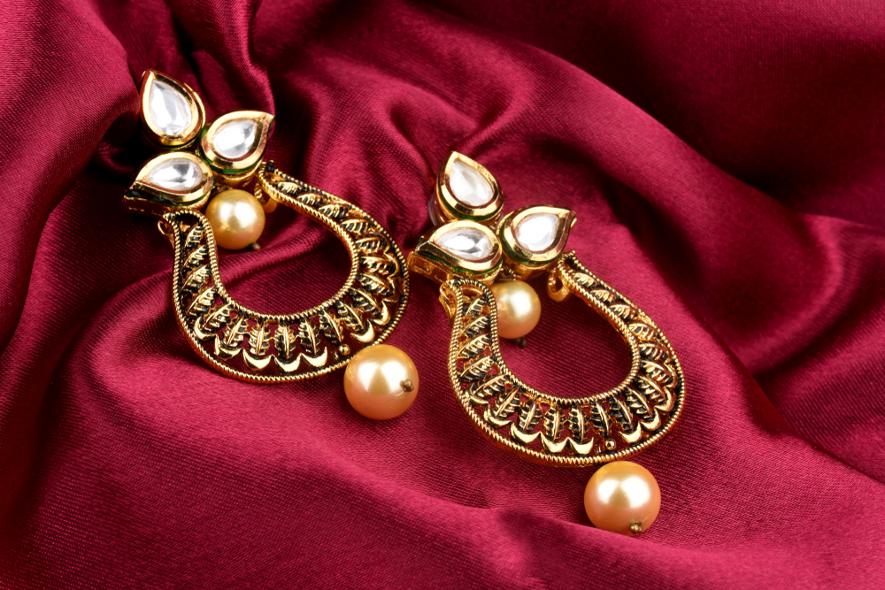 Buy stylish daily wear gold earrings