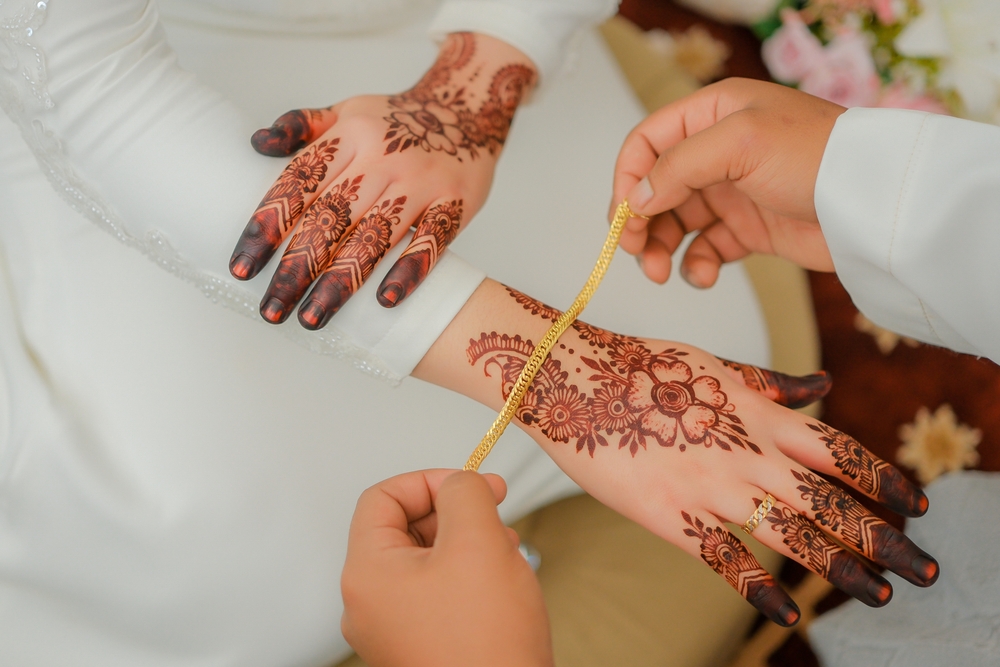 anniversary gold bracelet for wife