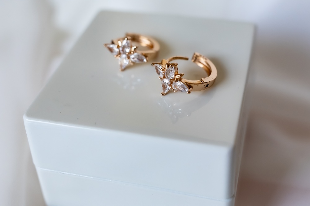 buy 18k gold earring in rajkot