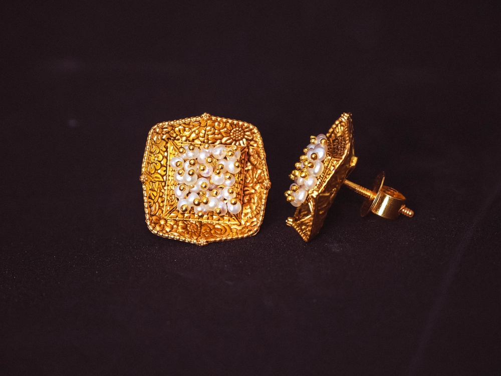 daily wear gold earrings for women