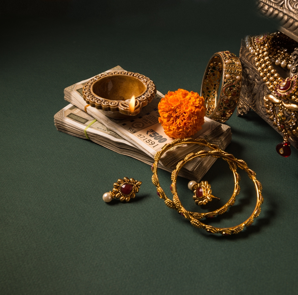 gold jewellery gift for your sister
