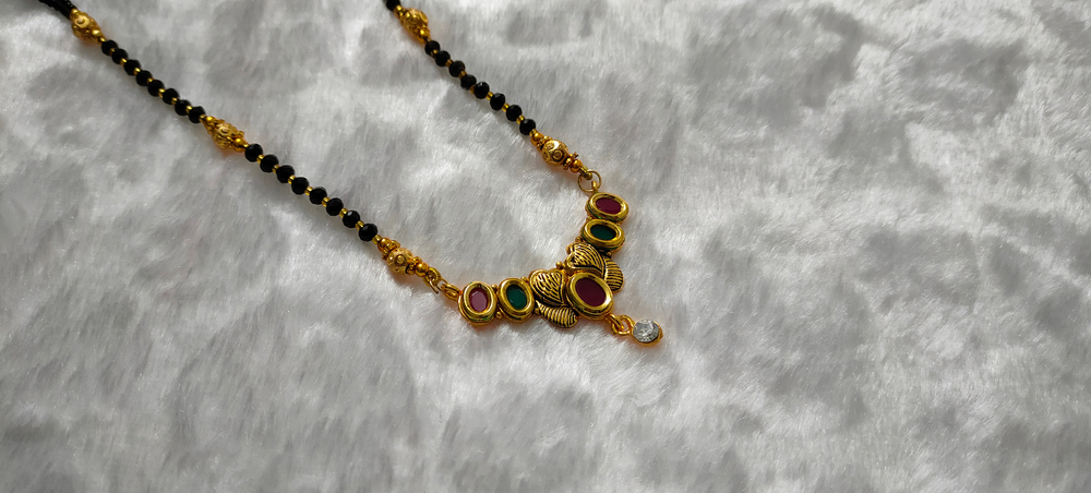 gold mangalsutra pendant