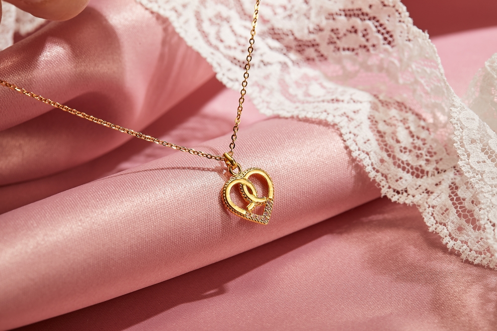 gold pendant for women
