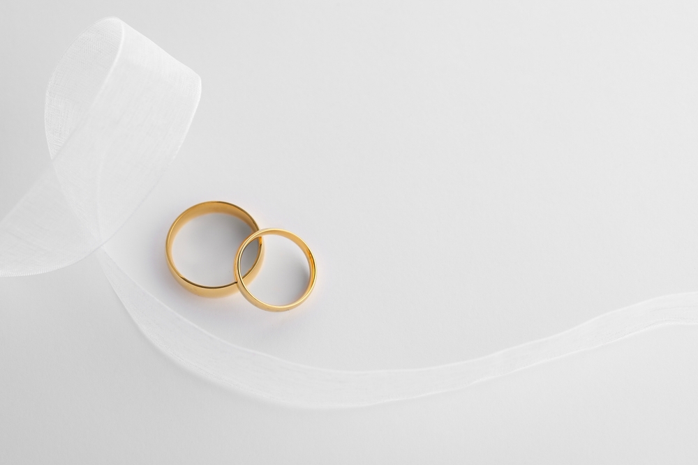 gold ring gift for wife's birthday