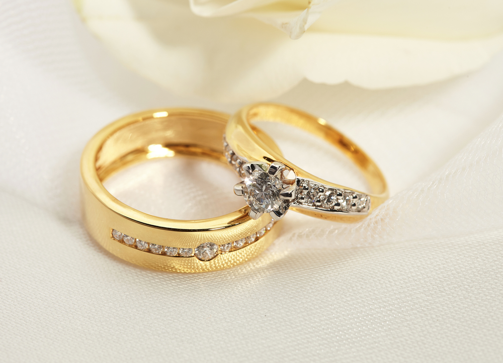 how to stack gold rings