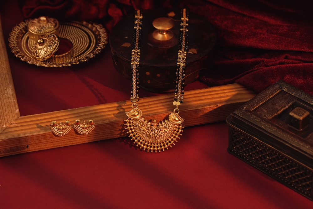 latest short gold mangalsutra designs