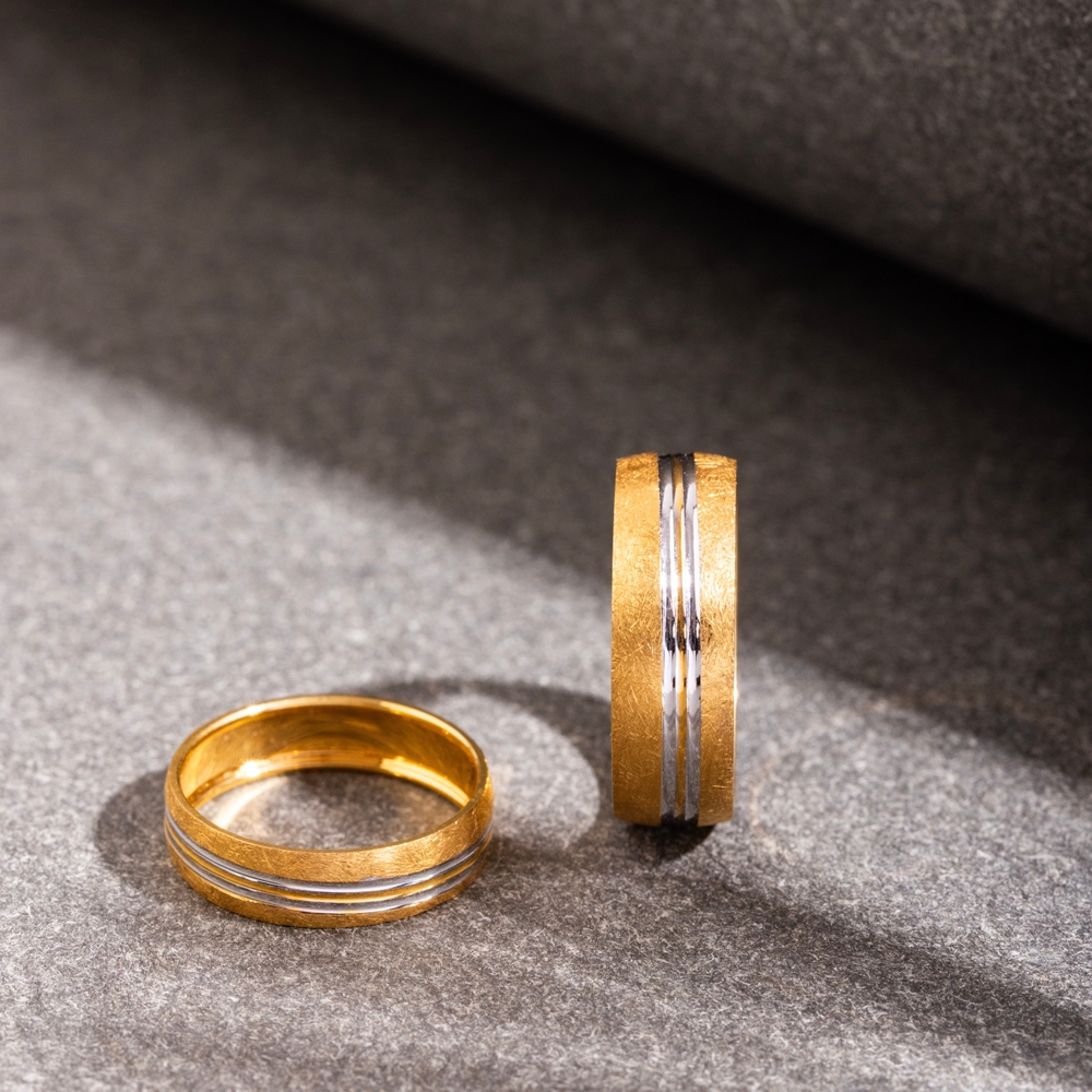 lightweight gold rings for daily use